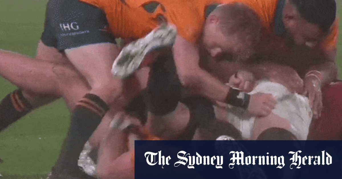 Lions Hooker cité pour le coude Lynagh, Suaalii est effacée