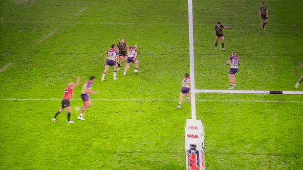 Les Panthers ont été pénalisés après que Harry Grant n'a pas réussi à dépasser le bloqueur Moses Leota.