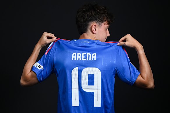 Antonio Arena représente l'Italie au niveau des jeunes.