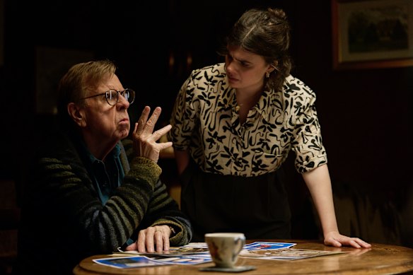 Spall en tant que John Chapel et Gwyneth Keyworth en tant que Janie Mallowan dans Death Valley.