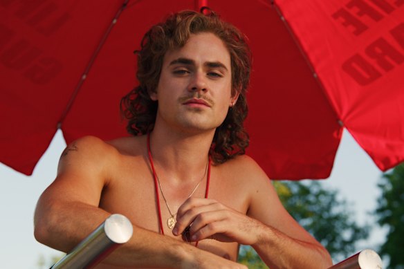 Dacre Montgomery comme Billy dans Stranger Things.