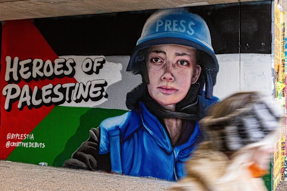 Un hommage à l'art de la rue londonienne au journaliste palestinien Plestia Alaqad.