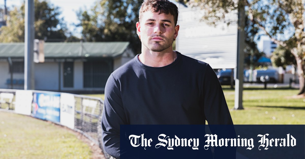 Liam Foster poursuit les cygnes de Sydney pour des dommages