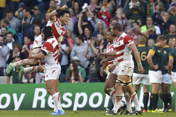 Les Brave Blossoms du Japon célèbrent leur victoire bouleversée sur l'Afrique du Sud lors de la Coupe du monde de rugby 2015.