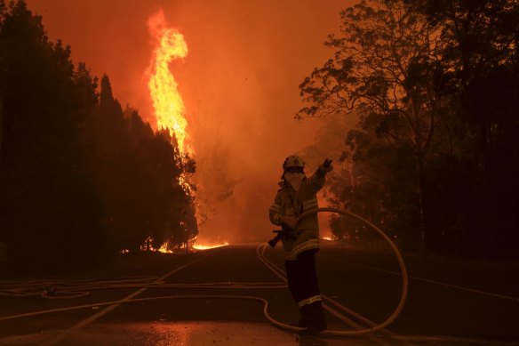 Greg Mullins affirme que les services d'urgence ne pourront pas faire face à certains des scénarios détaillés dans l'évaluation des risques climatiques encore à publier.