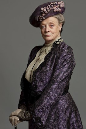 Une formidable présence: Dame Maggie Smith comme Violet, la comtesse douairière de Grantham, à Downton Abbey.