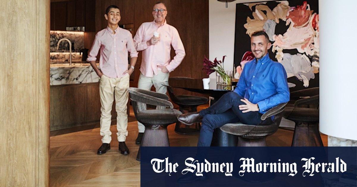 À l'intérieur des vrais papas de Melbourne rénovés rénovés de grande hauteur