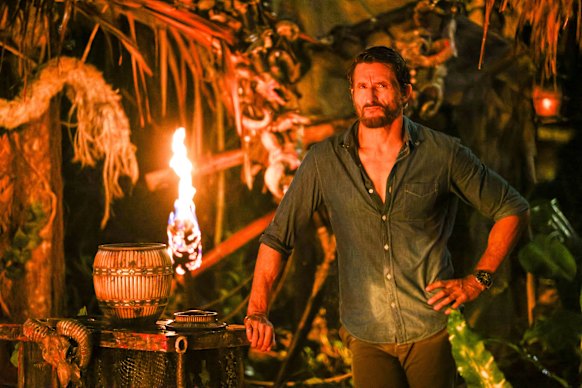 Jonathan Lapaglia a été remplacée en tant qu'hôte de survivant australien par David Genat.