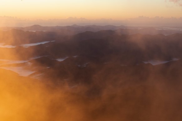 Le soleil se lève sur le futur parc national de Great Koala, vu de Point Lookout dans le parc national de la Nouvelle-Angleterre.