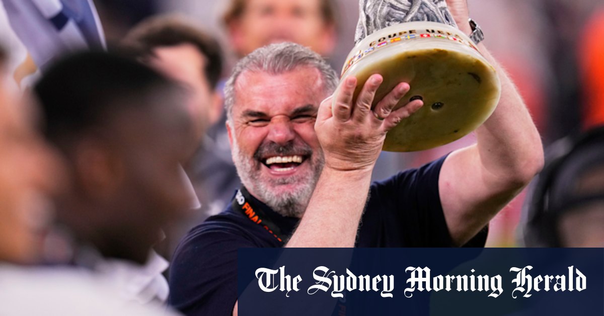 Ange Postecoglou a nommé le nouvel entraîneur-chef de Nottingham Forest après que le club de Premier League a licencié le manager Nuno Espirito Santo