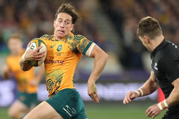 Nawaqanitawase à la volée pour les Wallabies.