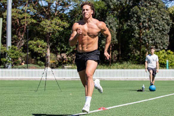 Nawaqanitawase a baissé cinq kilos pour suivre la ligue de rugby.