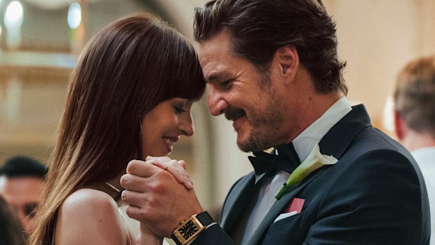 Dakota Johnson et Pedro Pascal dans les matérialistes.