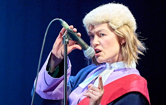 Rosamund Pike en entre autres.