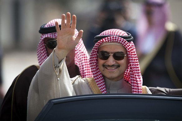 Le milliardaire saoudien, le prince Alwaleed Bin Talal, était un investisseur de longue date qui se tenait près de la famille lorsque la nouvelle du scandale du piratage du téléphone mondial a éclaté en 2011.