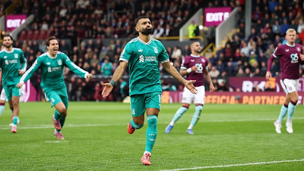Mohamed Salah stimule le point de pénalité pour préserver le début parfait de la saison de Liverpool.