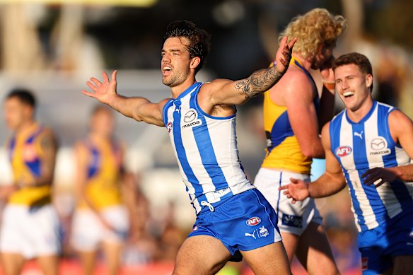 Le capitaine de North Melbourne, Jy Simpkin, veut passer plus de temps au milieu de terrain.