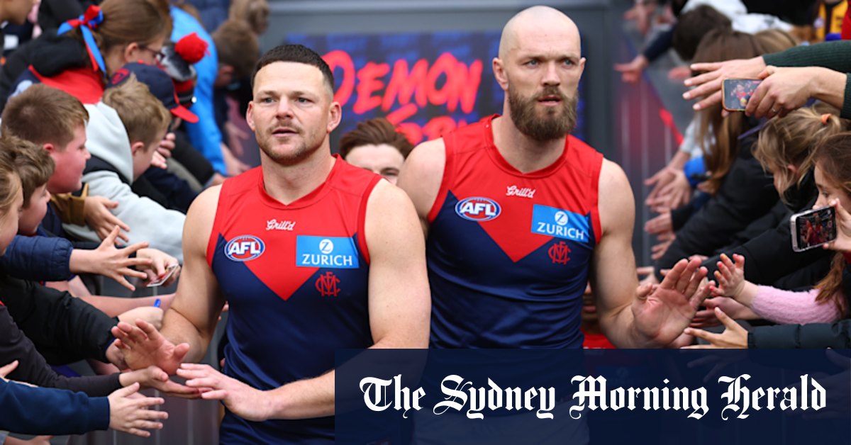 L'entraîneur des démons de New Melbourne, Steven King, se met au travail pour décrocher un successeur de Max Gawn; Le capitaine d'Essendon Zach Merrett veut se rendre à Hawthorn; Bombers Big Man Sam Draper demande un commerce aux Lions de Brisbane