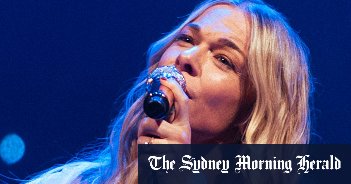 La chanteuse revisite des succès dans le spectacle intime de Melbourne