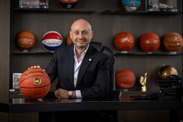 Le propriétaire de la NBL, Larry Kestelman, a promis de protéger la ligue à tout prix.