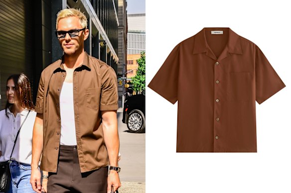 Un nouveau Nicholas Hoult est entièrement doré à New York. À droite: chemise en soie Venroy, 240 $.