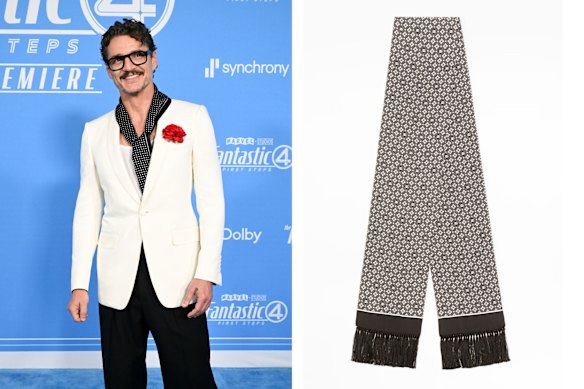 Pedro Pascal rend à nouveau le glamour du vieux monde. À droite: écharpe en soie Dolce & Gabbana avec micro-conception, 525 $.