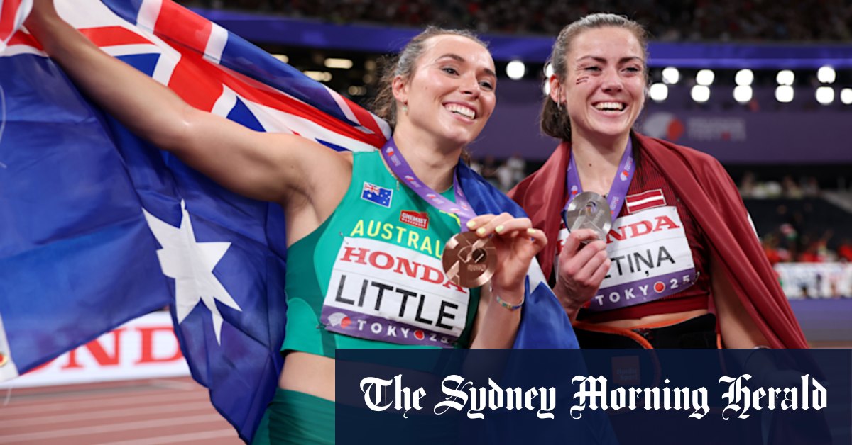 Dr Mackenzie Little Winds World Javelin Bronze après avoir travaillé comme médecin au Royal North Shore Hospital à Sydney