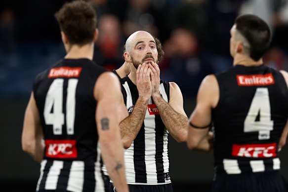 Brody Mihocek, Steele Sidebottom et Brayden Maynard après la perte des Pies.