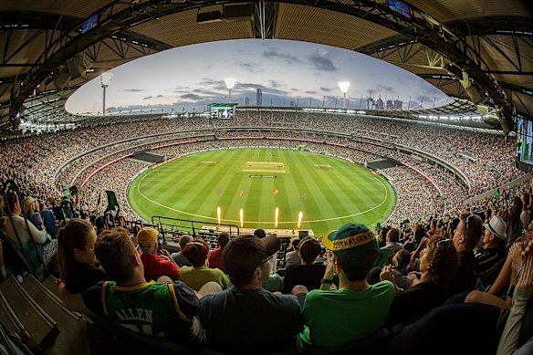 Au sommet de sa popularité, le BBL a attiré 80 000 fans vers le MCG pour un derby de Melbourne en janvier 2016.