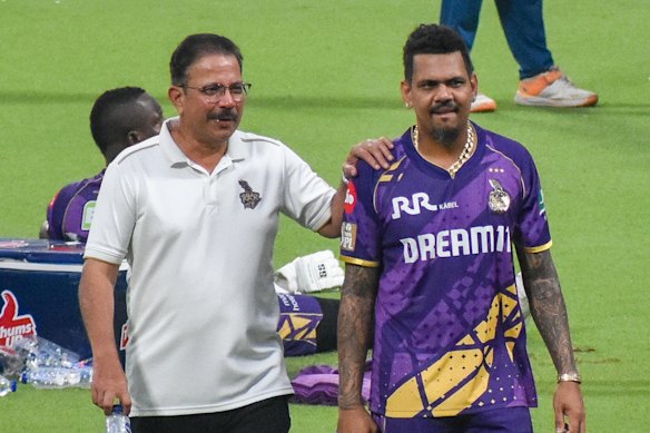 Mysore avec le joueur de Knight Riders établi Sunil Narine.