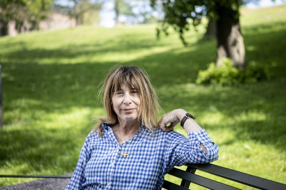 Un sens aigu de l'ironie habite le travail de Kraus.