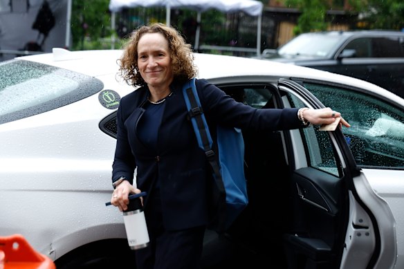 L'avocat Alexandra Shapiro arrive à la cour fédérale de Manhattan lors du procès de Sean «Diddy» Combs le 22 mai 2025 à New York.