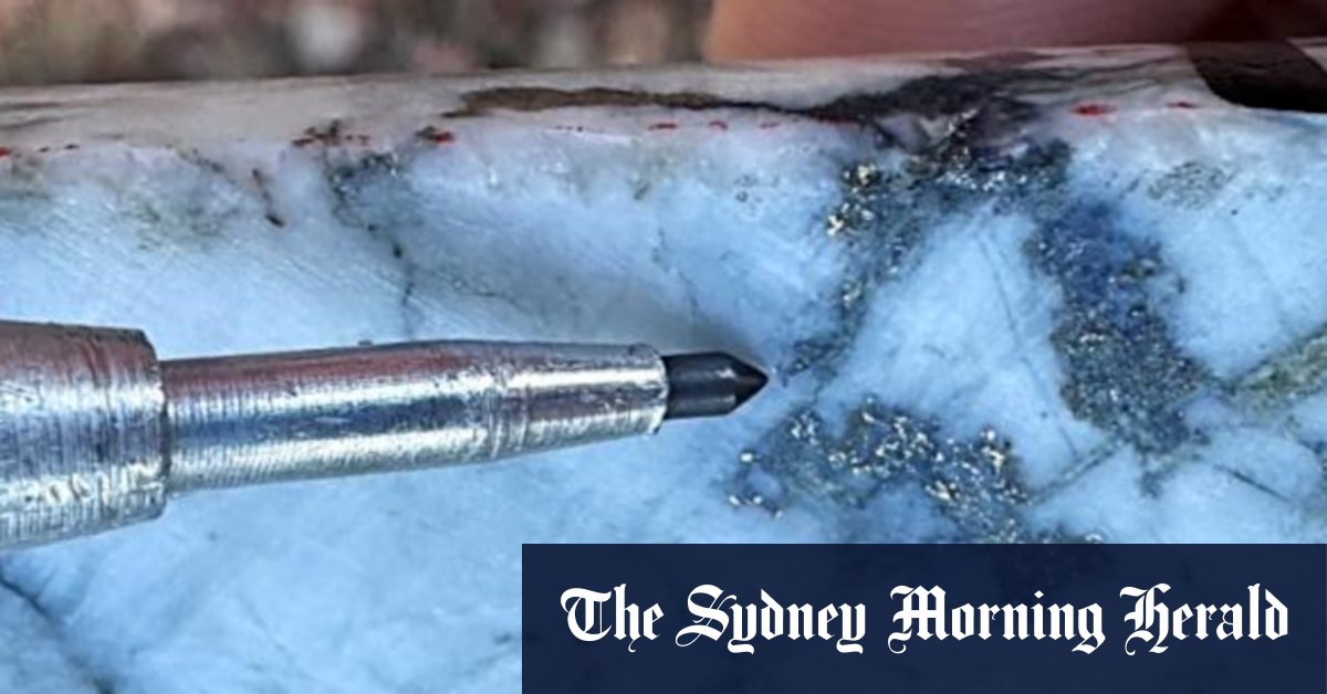 Re-assurer les échantillons victoriens des notes de surcharge en or Advance Gold