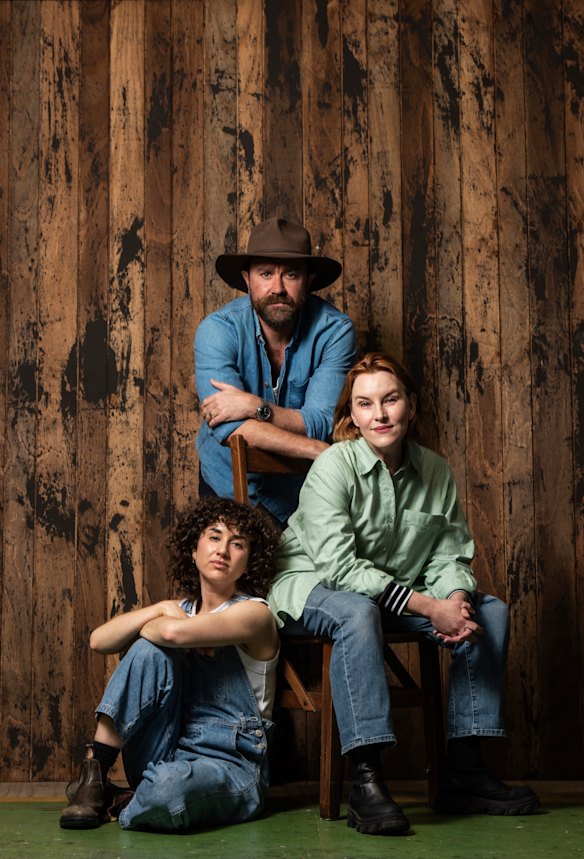 Josh McConville, Kate Mulvany et Ziggy Resnick star dans le Shiralee de Sydney Theatre Company. 