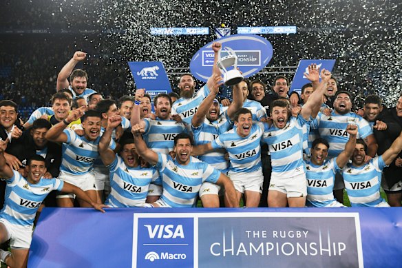 Los Pumas célèbrent leur victoire historique contre les All Blacks à Buenos Aires le mois dernier.
