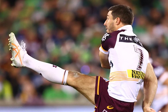 Ben Hunt donne un coup de pied à un but pour gagner à Golden Point.