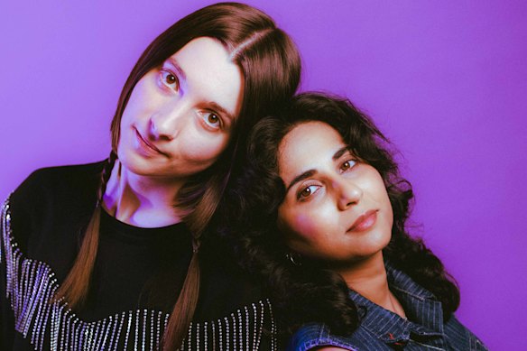 Emma Hough Hobbs, à gauche, et Leela Varghese, co-créateurs de la princesse spatiale lesbienne.