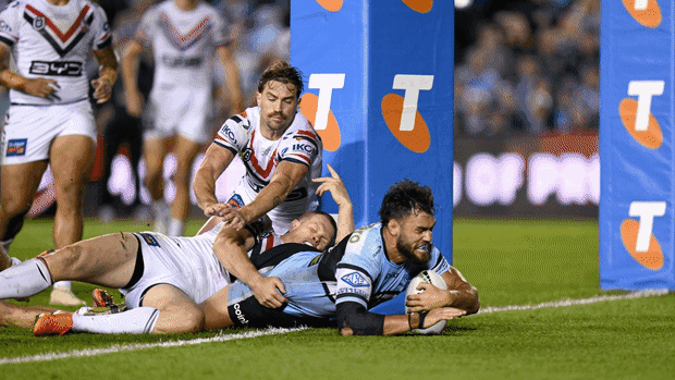 Toby Rudolf célèbre la victoire finale de l'élimination sur les Roosters de Sydney