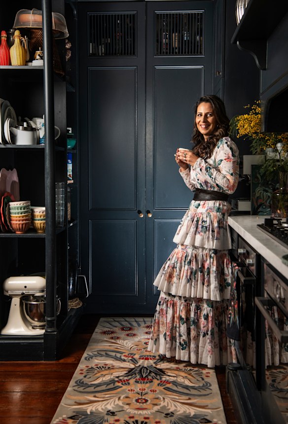 Le palais dynamique d'Azzi Heras s'est étendu au-delà de la mode dans les articles ménagers.