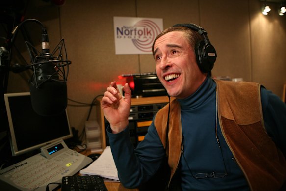 Steve Coogan dans le rôle d'Alan Partridge dans son émission de radio à l'entraide, Mid Morning Matters.