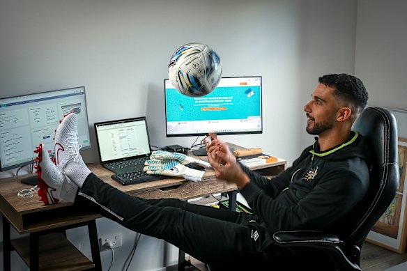 Sozer a déclaré que davantage de joueurs de football envisagent la voie semi-professionnelle.