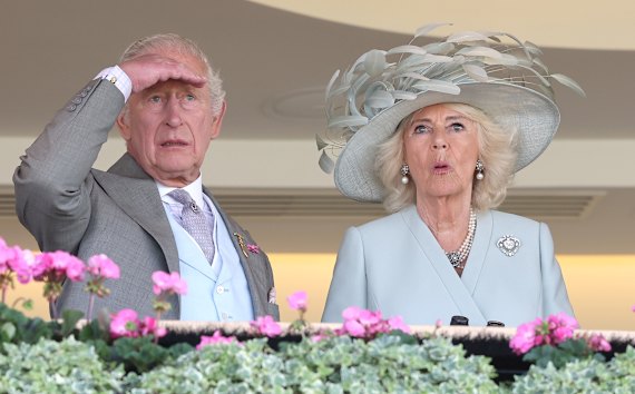 Le roi Charles et la reine Camilla au carnaval Royal Ascot Racing.