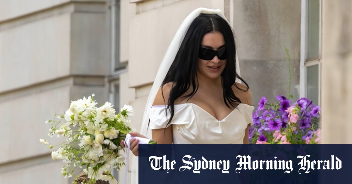 Canalisation de Charli XCX pour créer un ensemble de jours de mariage décontracté