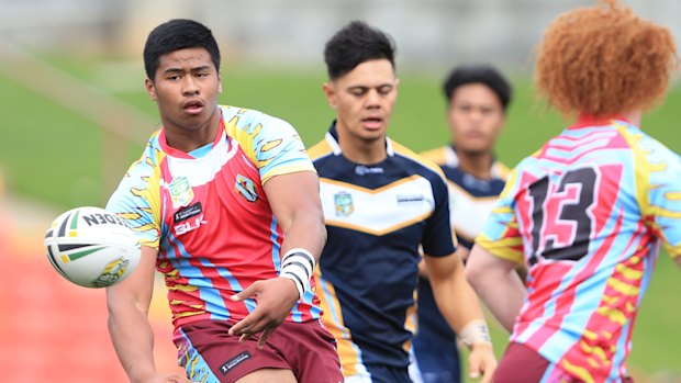 Payne Haas jouant pour Keebra Park High à l'adolescence.