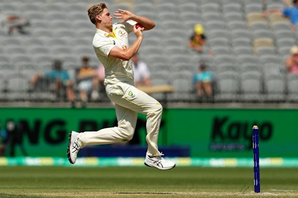 De retour dans les affaires: Cameron Green était ravi d'être lancé le ballon pour la première fois en un an dans le Sheffield Shield Clash de WA.