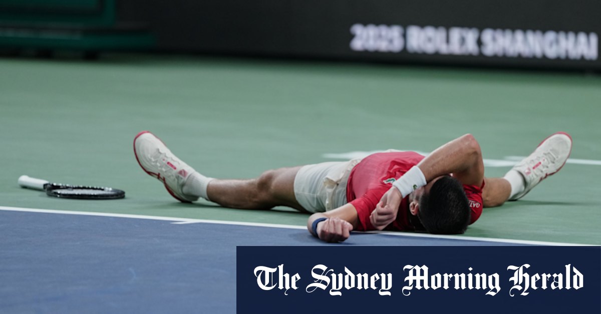 Novak Djokovic s'effondre dans des conditions brutales au Shanghai Masters