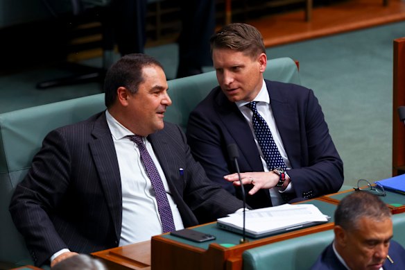 Tony Pasin et Andrew Hastie à l'heure des questions cette semaine.