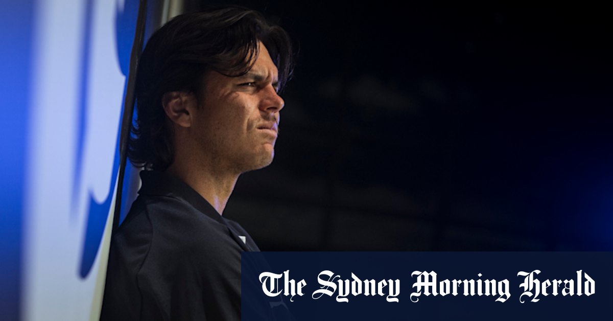 La star du Carlton Blues, Elijah Hollands, a entendu les rumeurs selon lesquelles il faisait la fête, mais il était au milieu d'une lutte beaucoup plus solitaire.