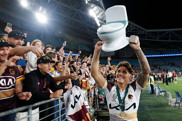 Reece Walsh avec… euh… toilettes.