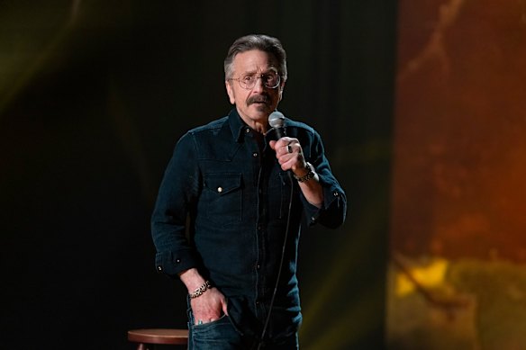 WTF héberge Marc Maron dans son spécial Panicked sur HBO Max.